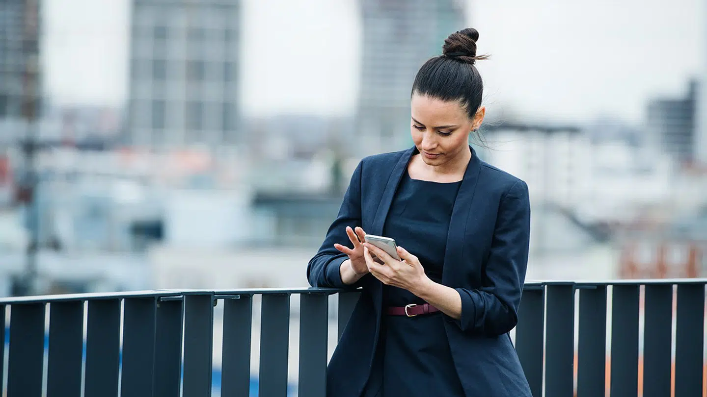 Rep Using Her Phone thumbnail